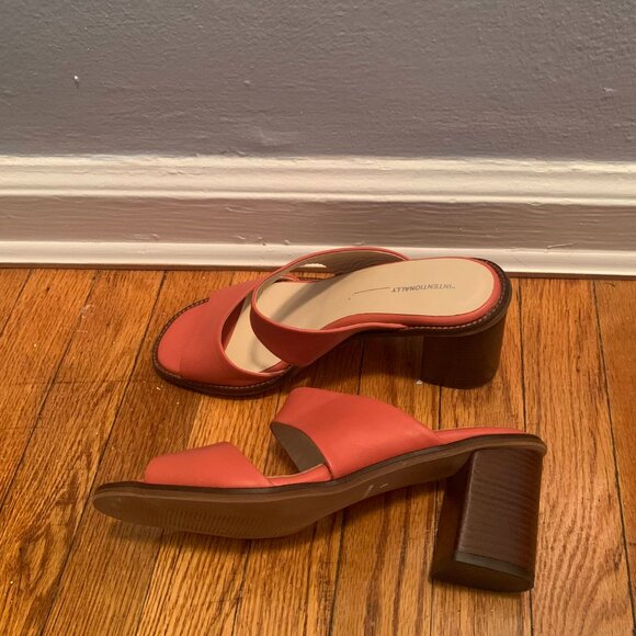 Intentionally Blank Lover Block Heel Sandal - Picture 4 of 4